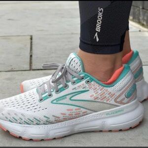 Brooks Glycerin 20 Women's
Oyster/Latigo Bay/Coral size 7.5